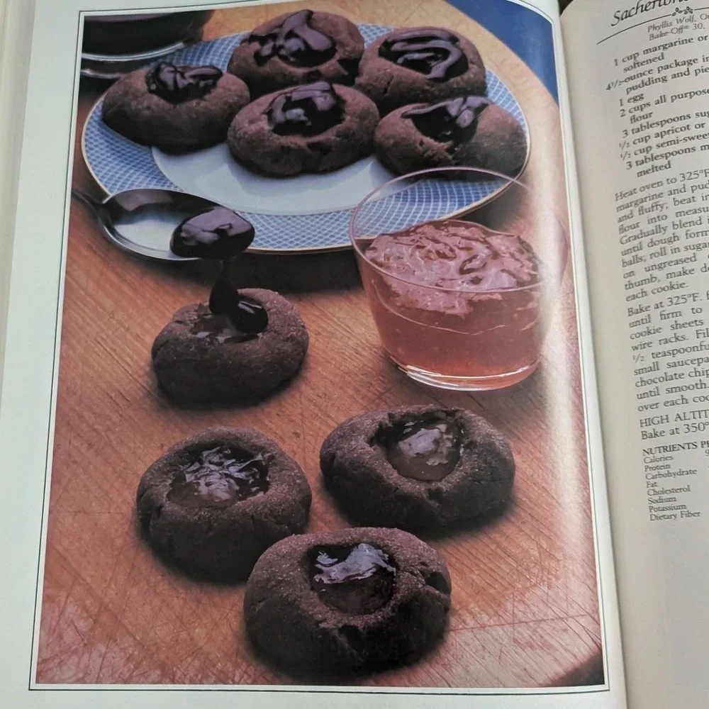 The Pillsbury Bake-Off Cookbook 1990 1st Edition Hardcover Prizewinning Recipes